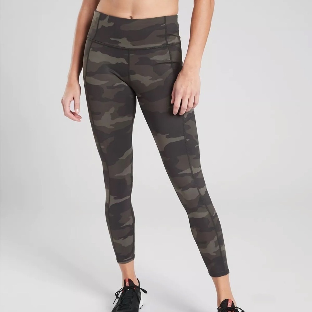 Athleta Black Olive Camo Contender 7/8 Tights